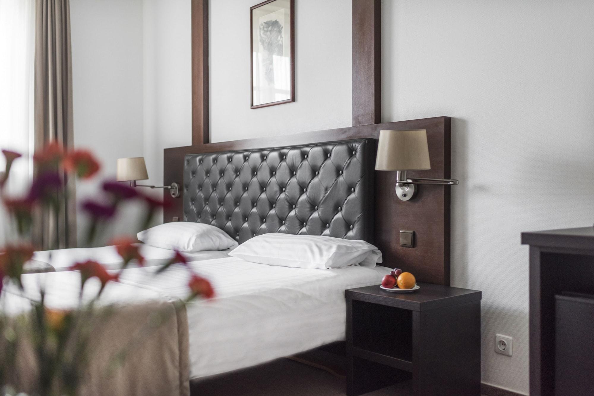 Amberton Cozy Hotel Kaunas Exteriör bild