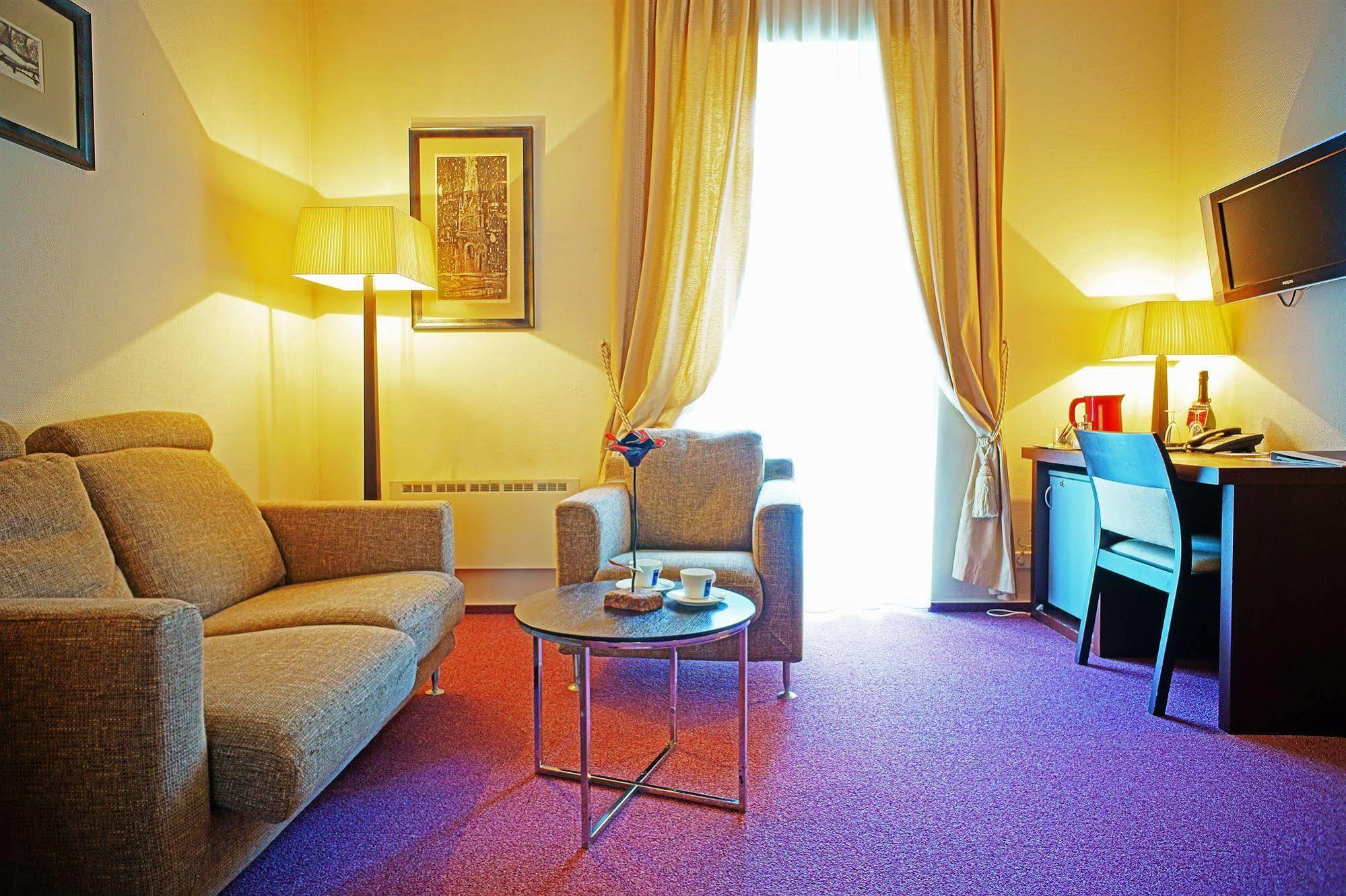 Amberton Cozy Hotel Kaunas Exteriör bild