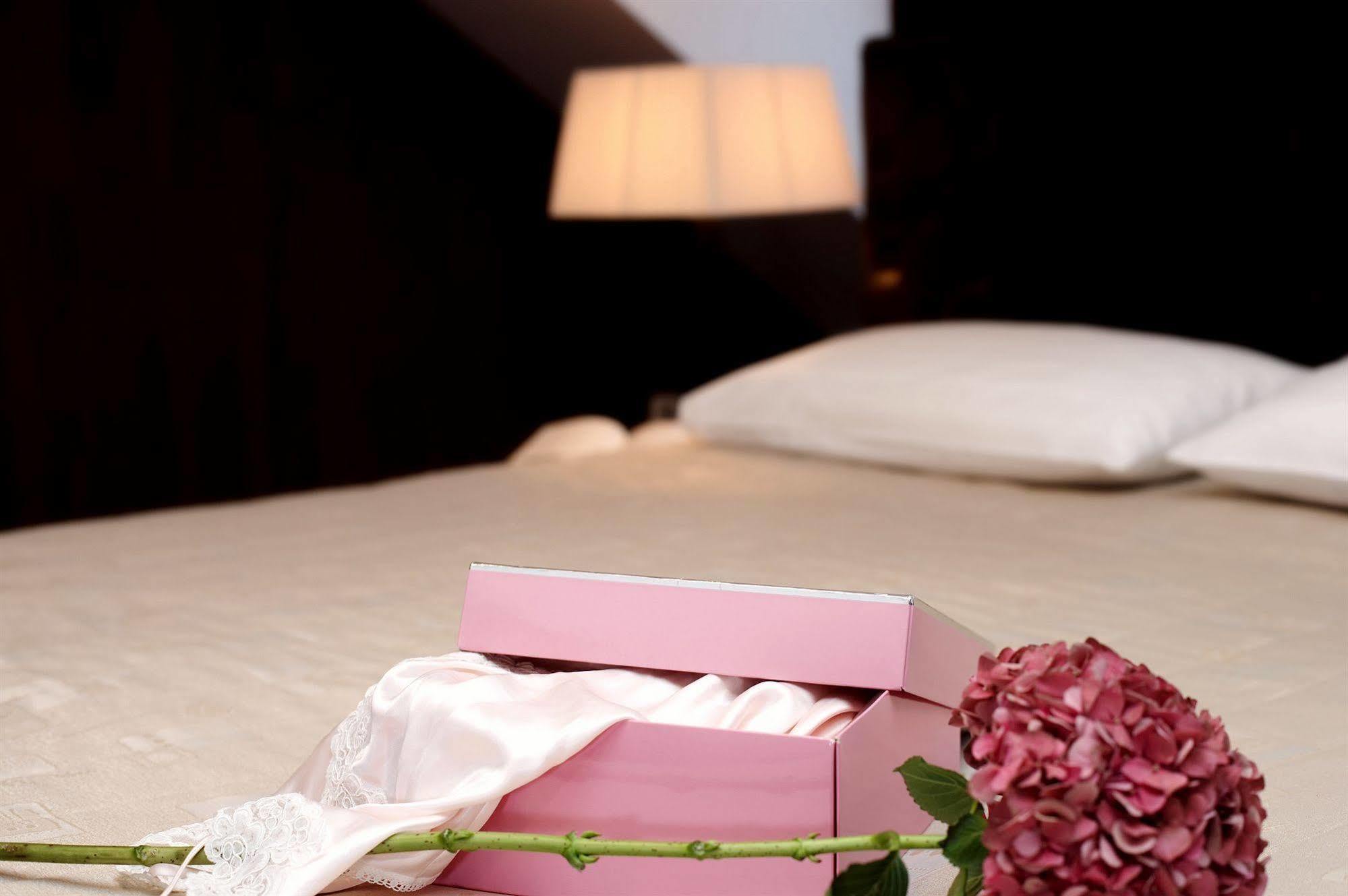 Amberton Cozy Hotel Kaunas Exteriör bild