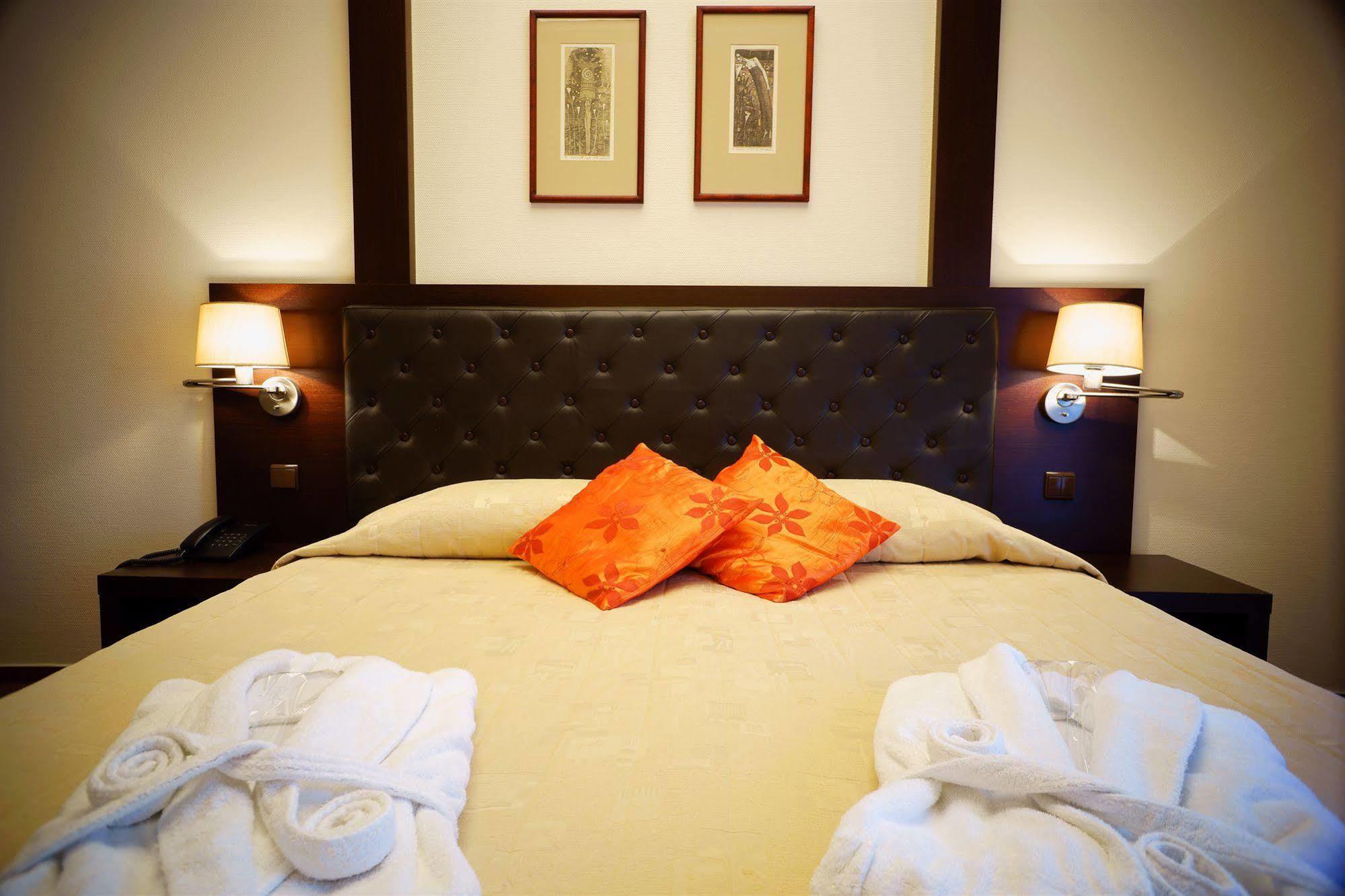 Amberton Cozy Hotel Kaunas Exteriör bild